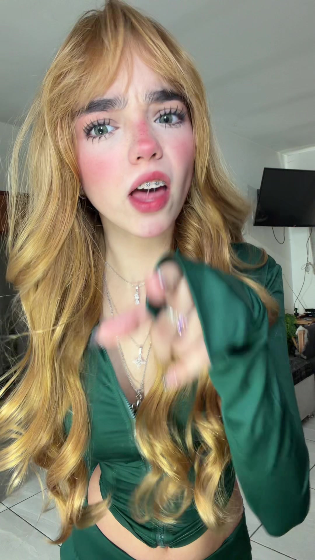 lawuerita (@lawuerita.comm1) - Urlebird