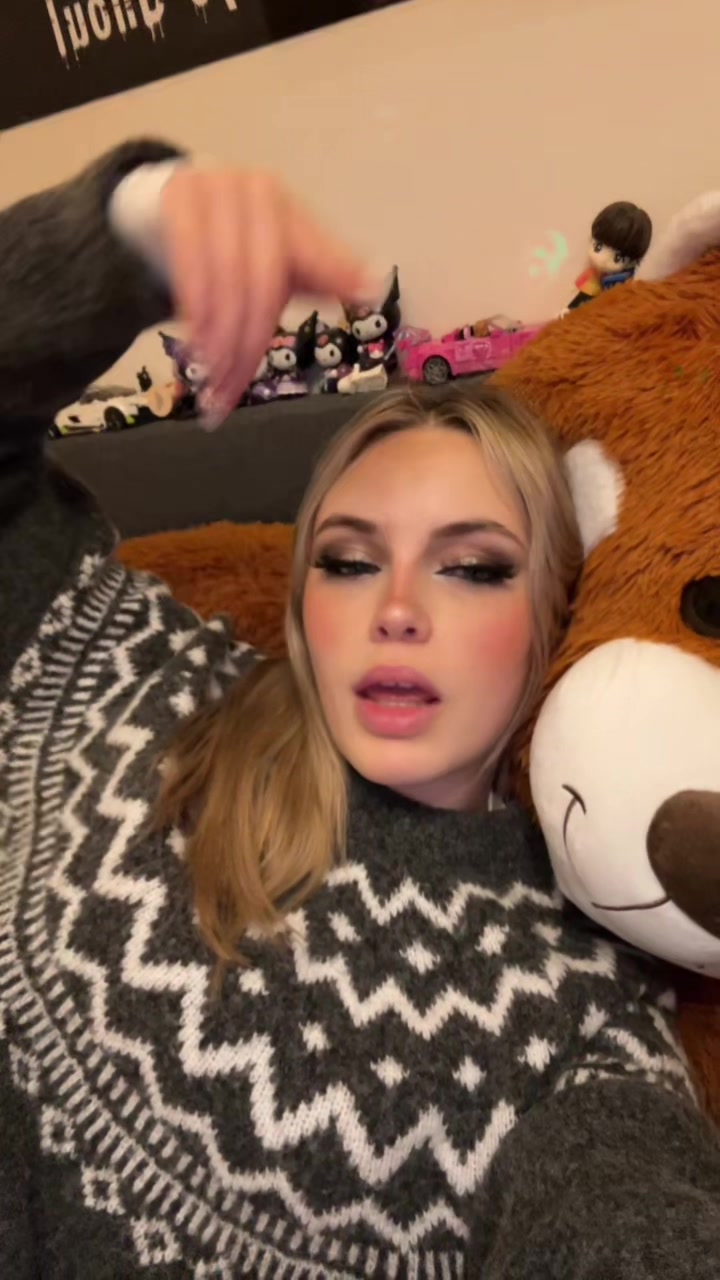 @urfavbl0ndi3