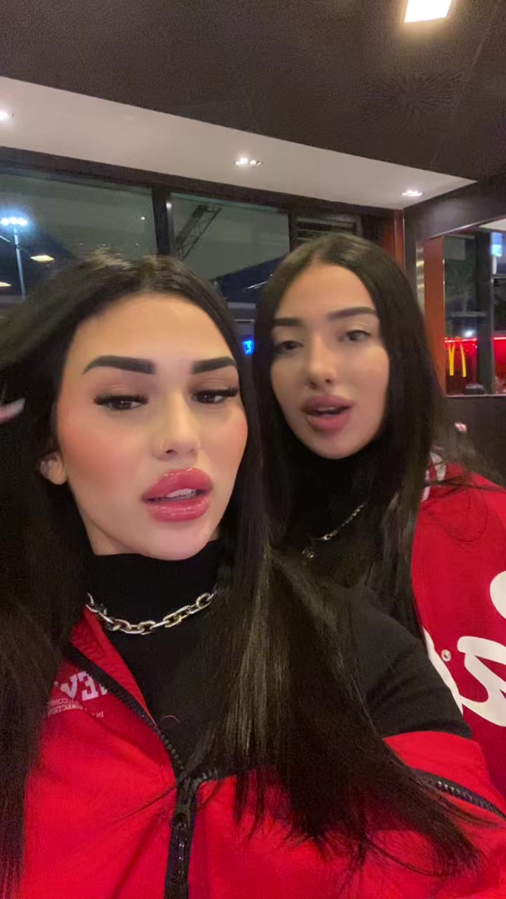 @🫦