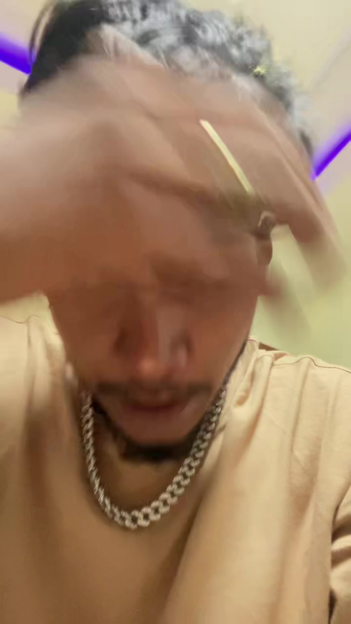 @𝐃𝐞𝐯𝐢  ♪