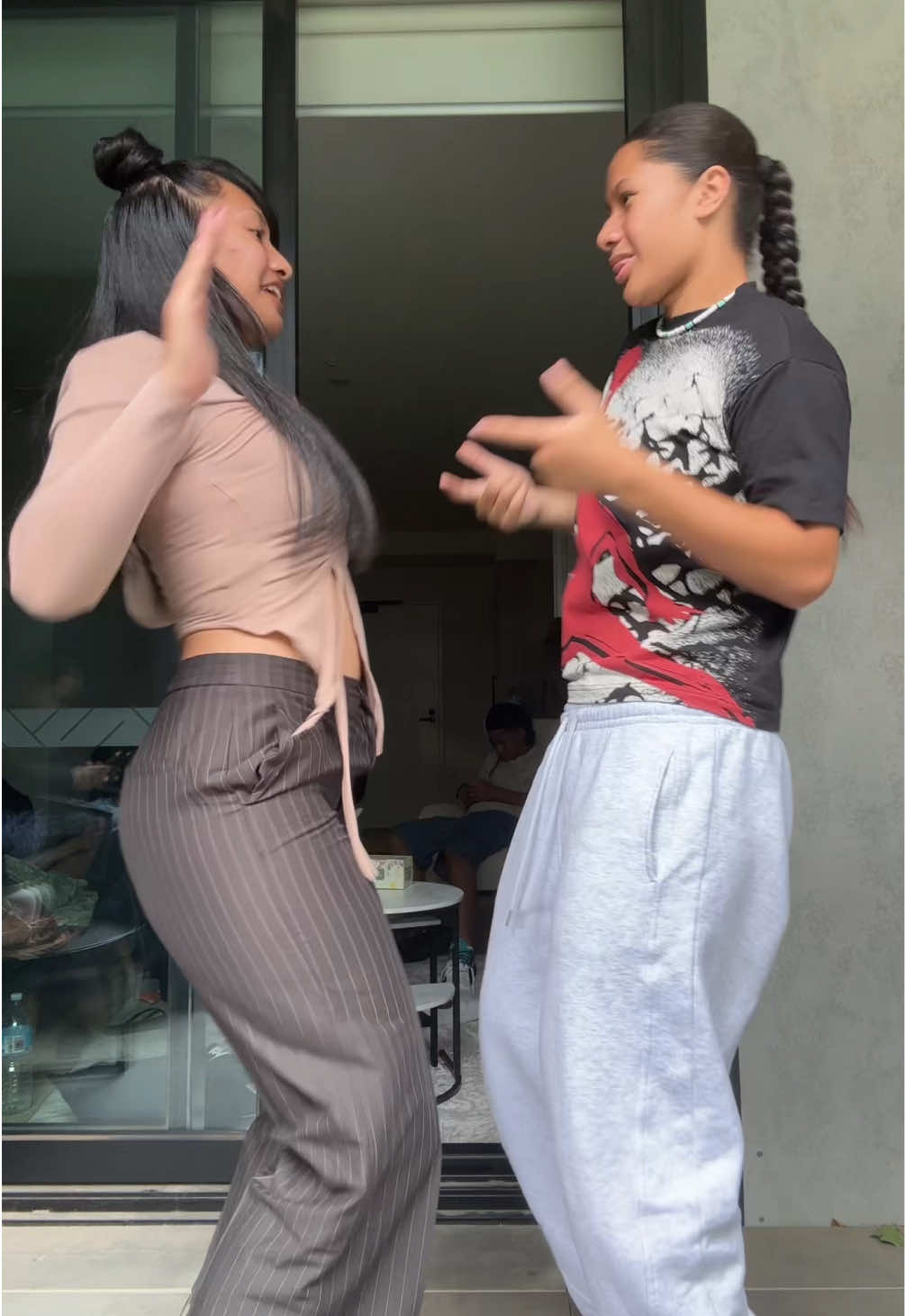 @V❦ɴ Mᴏᴇᴘᴏᴛᴏ