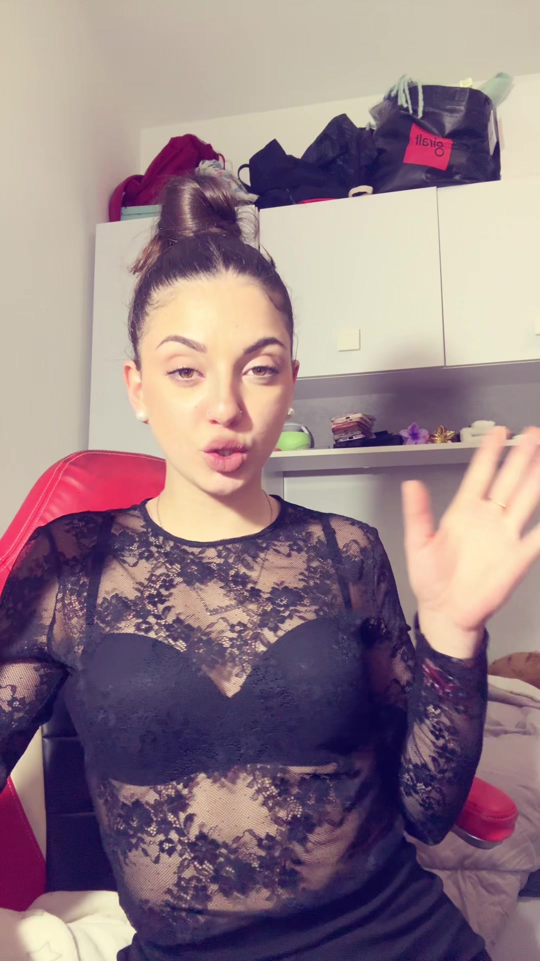 @_.ariiadnaa12