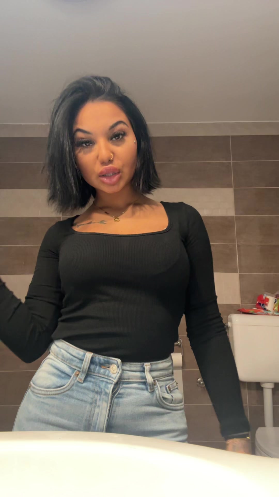 @🦈