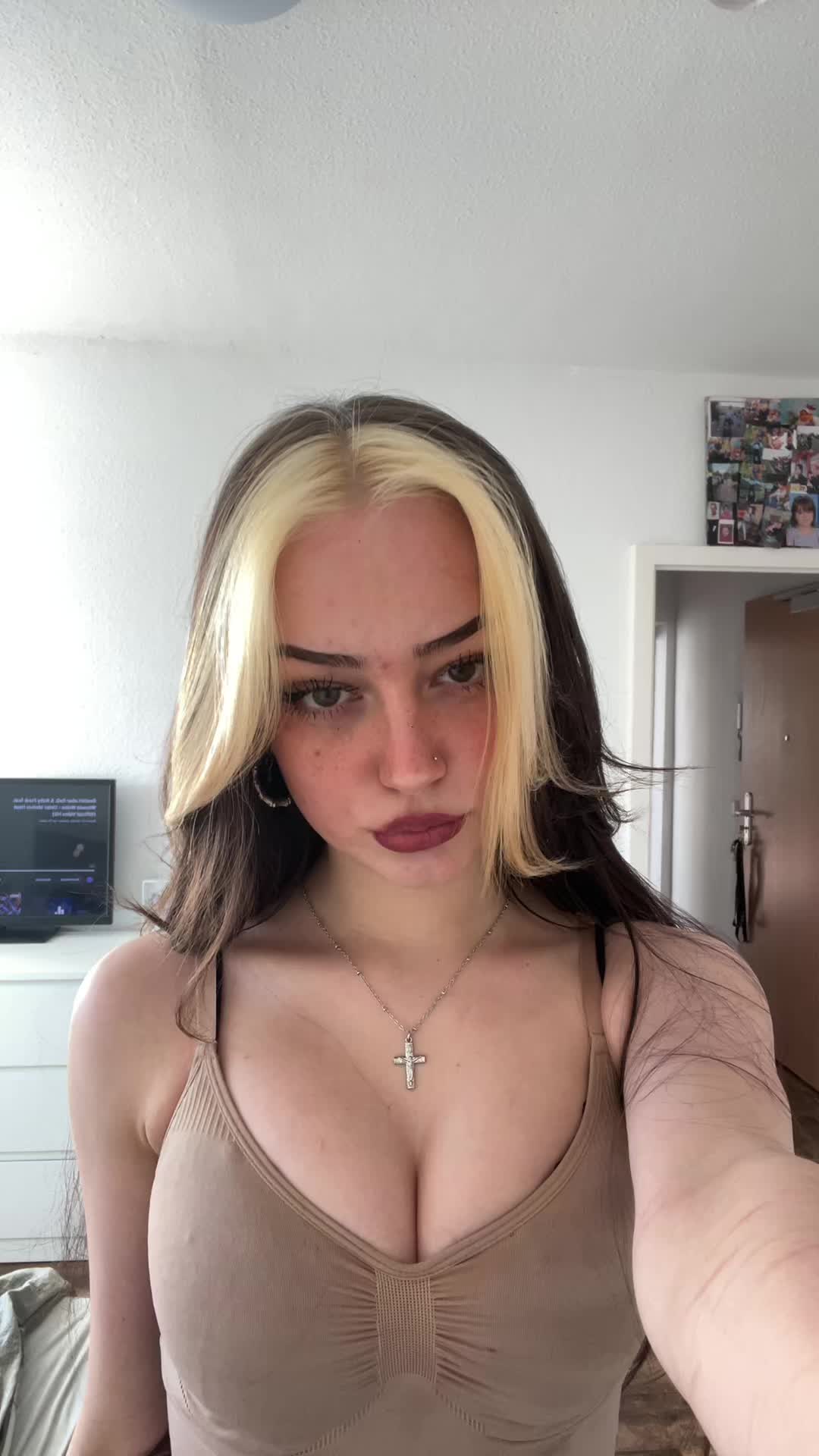 @𝐇𝐀𝐍𝐍𝐀𝐇𝐋𝐔𝐈𝐒𝐈𝐄𝐍𝐍𝐄