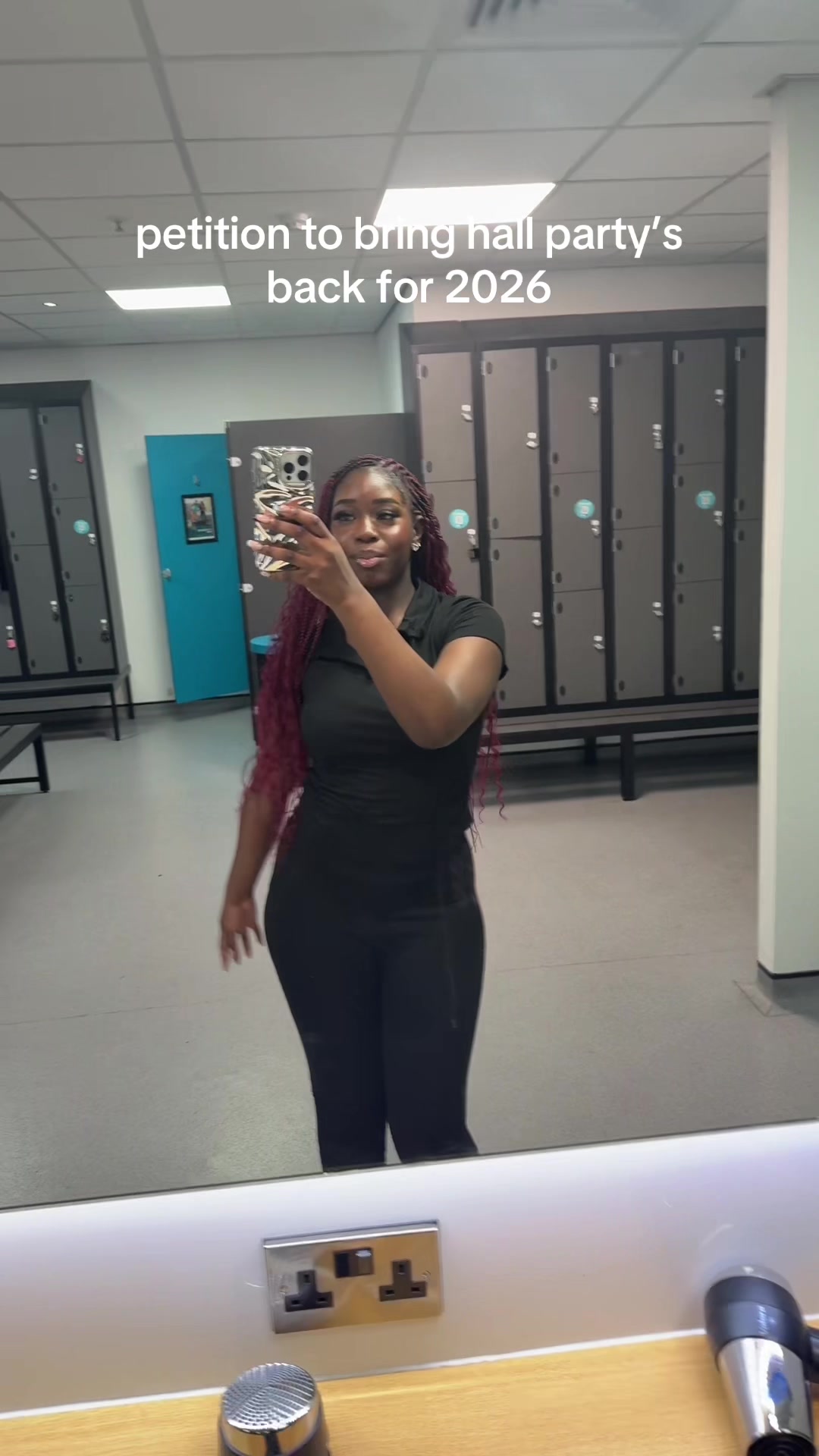 @Divin&egrave;🖤.