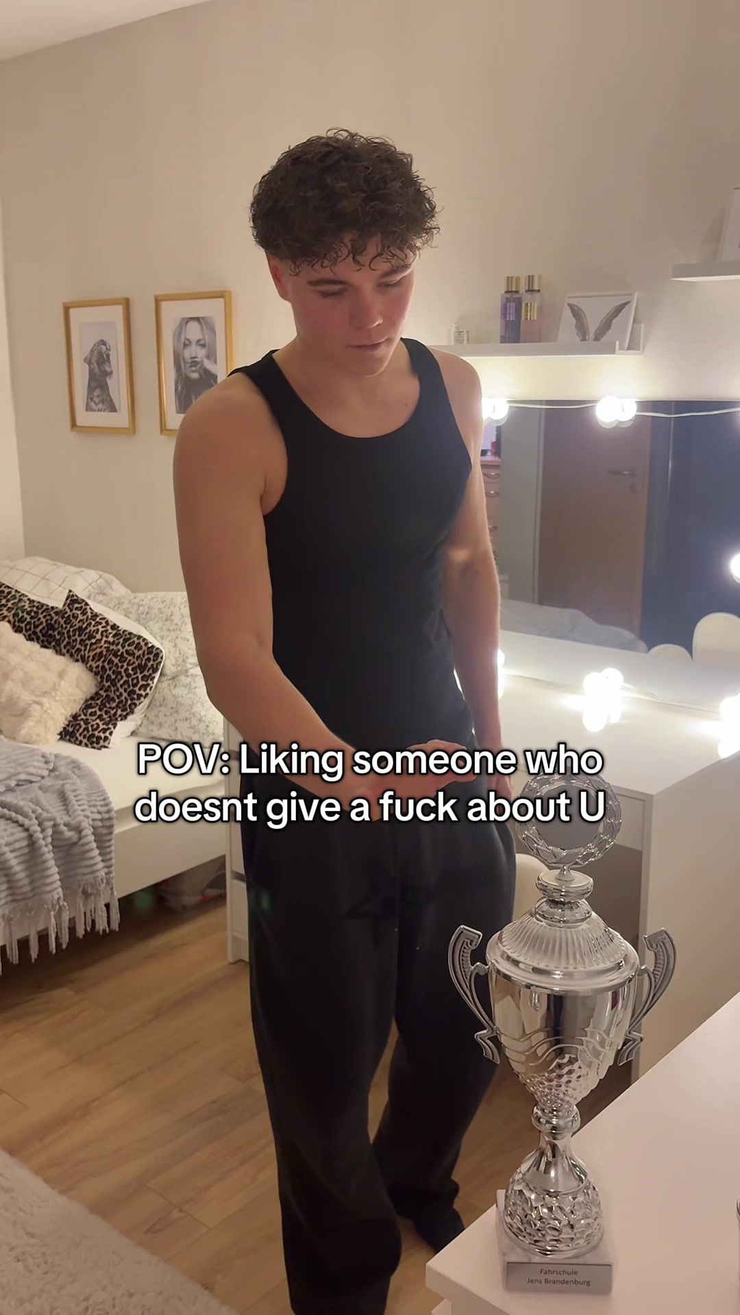 @Yvwes