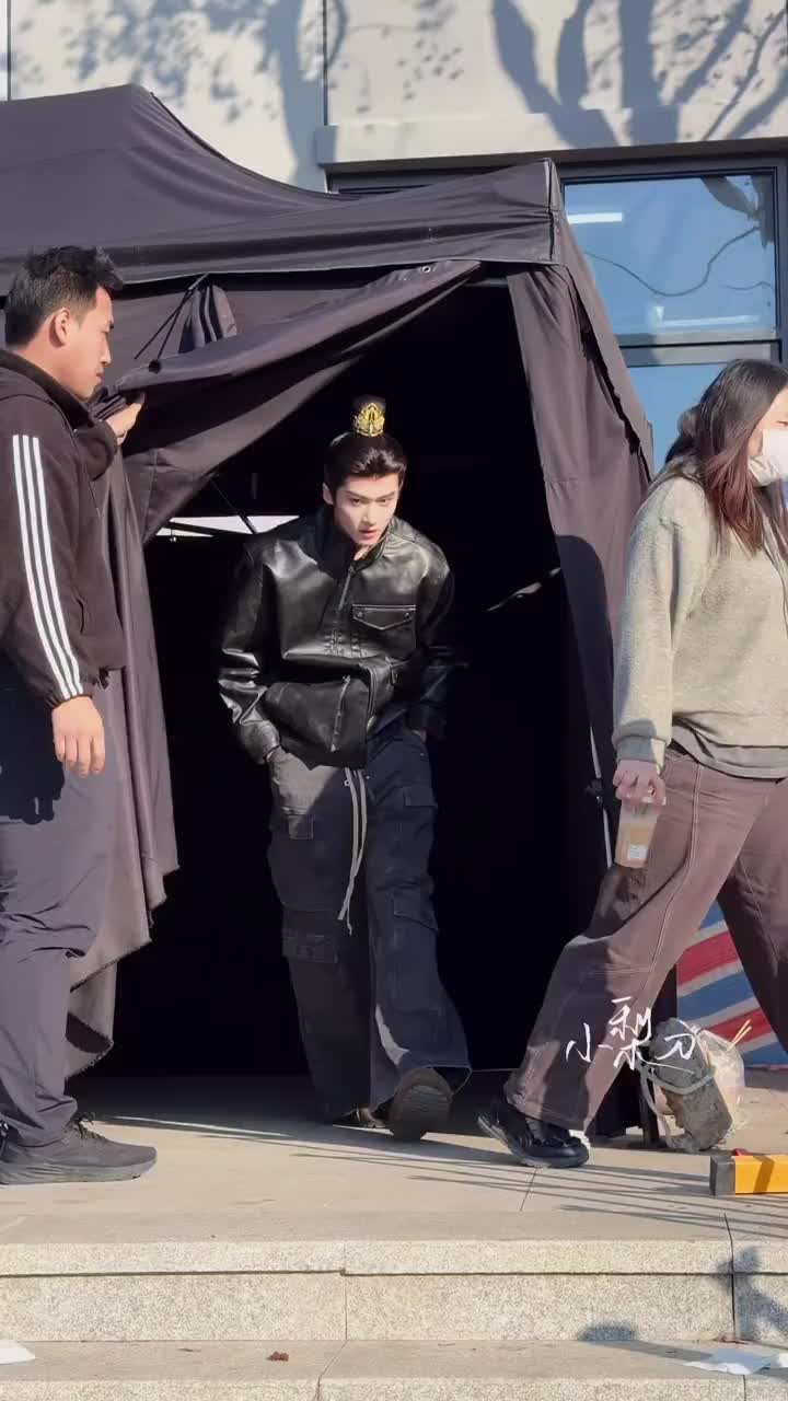 @𝐒𝐭𝐚𝐭𝐮𝐬 𝐊𝐢𝐧𝐠 👑