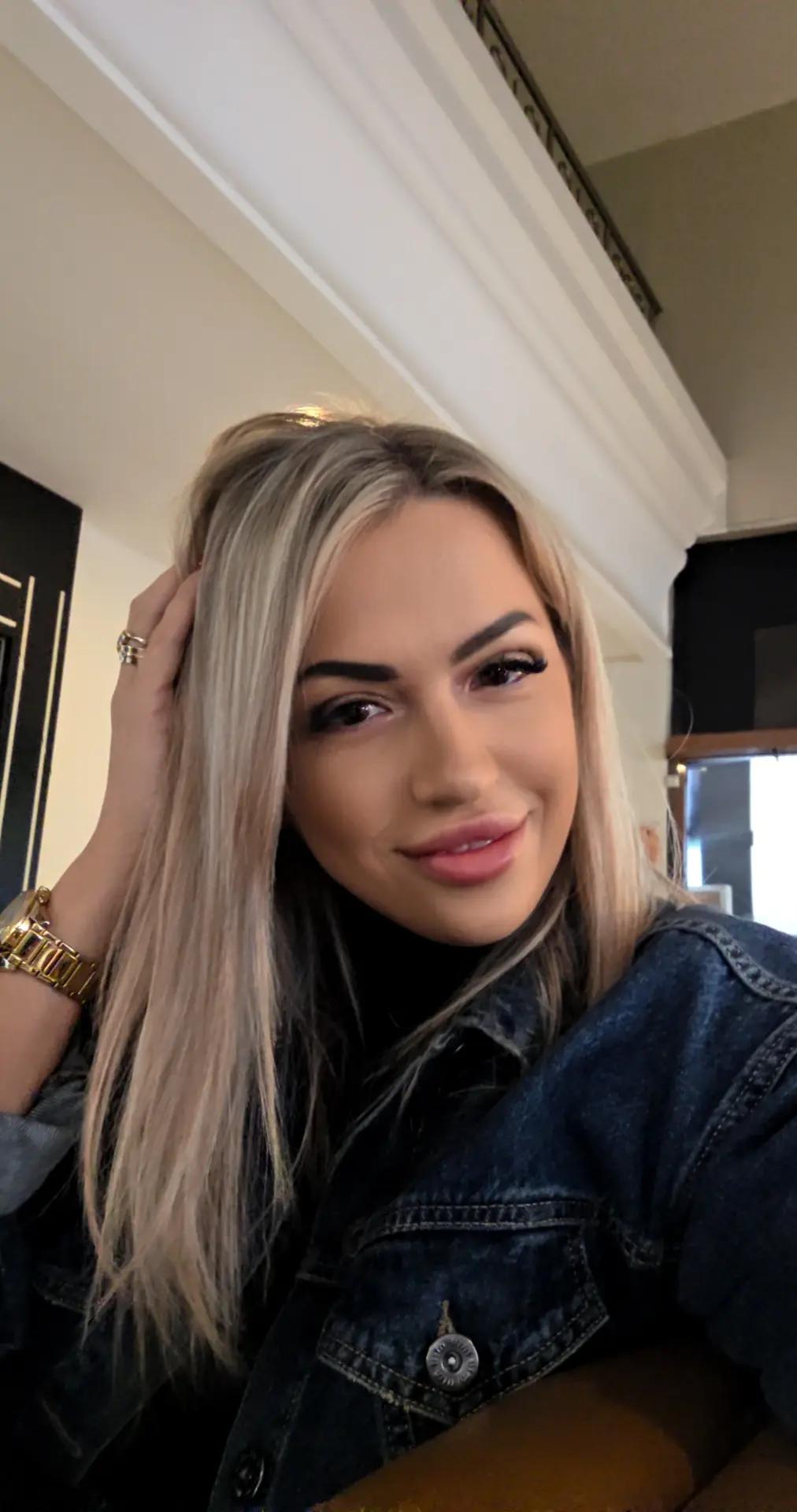 @EwelaAvon