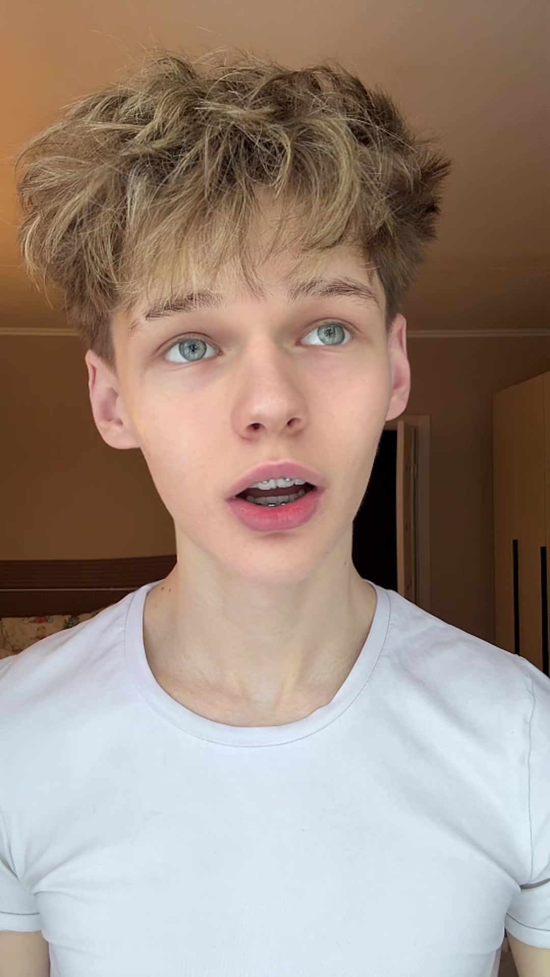 @HOLLIKLIN