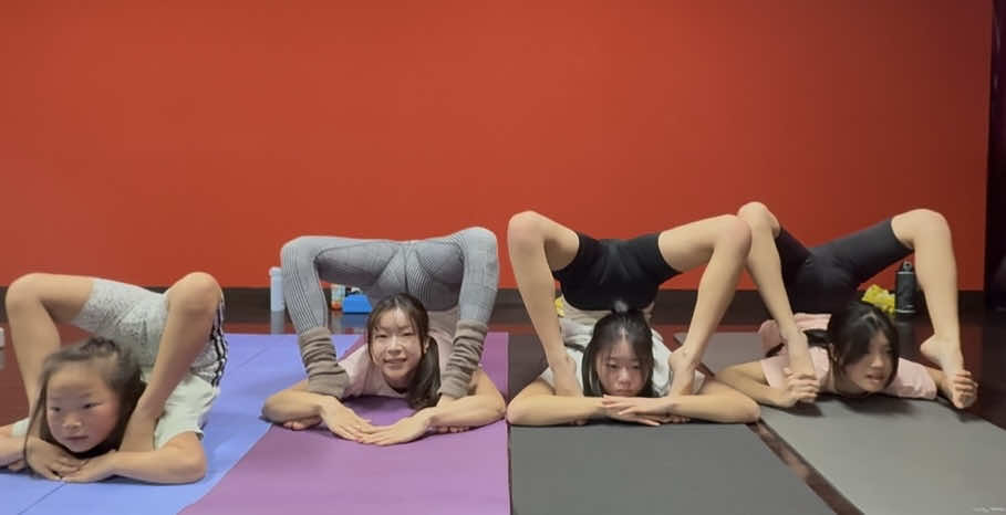 Studio Contortion eri_contortion_studio (@eri_contortion_studio) - Urlebird