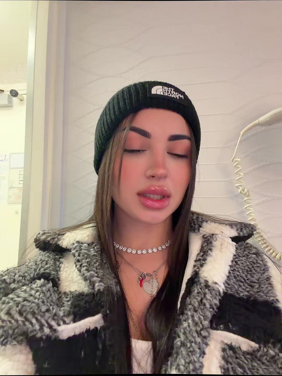 @SnowWhite🖤