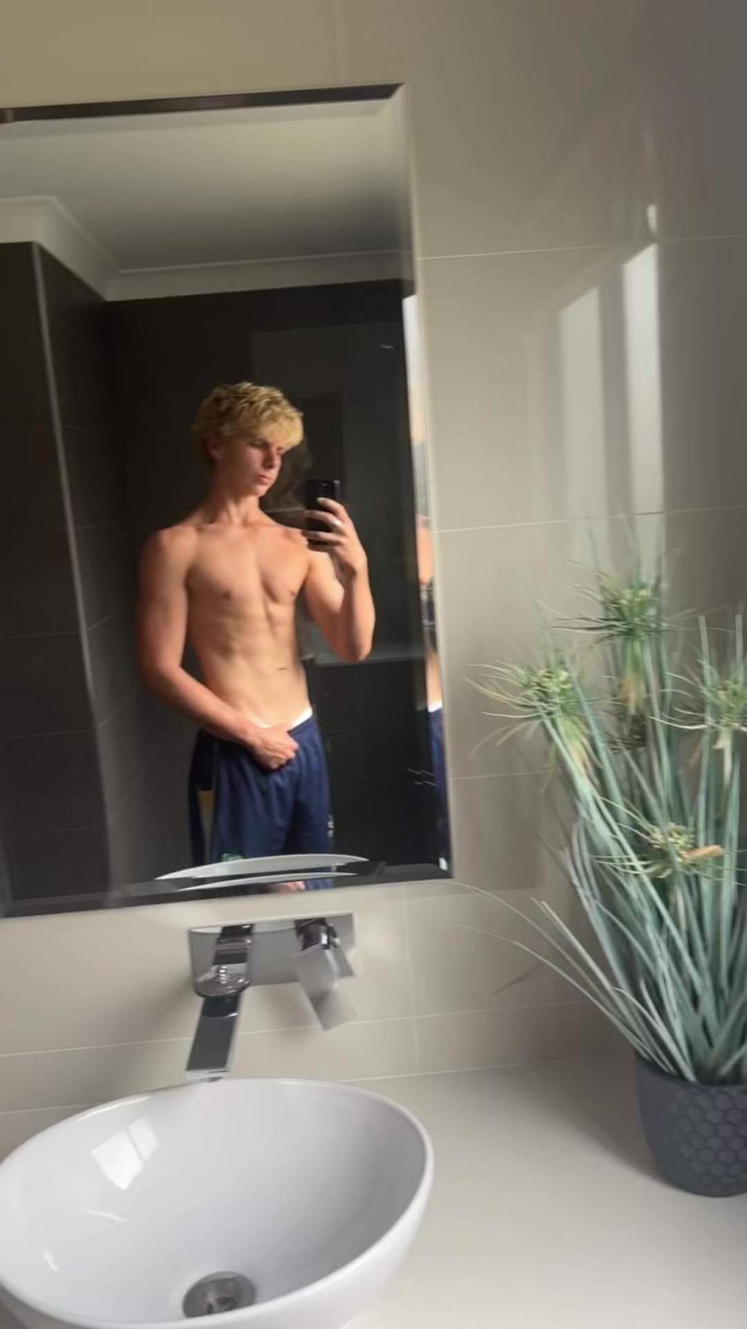 @danehowarth