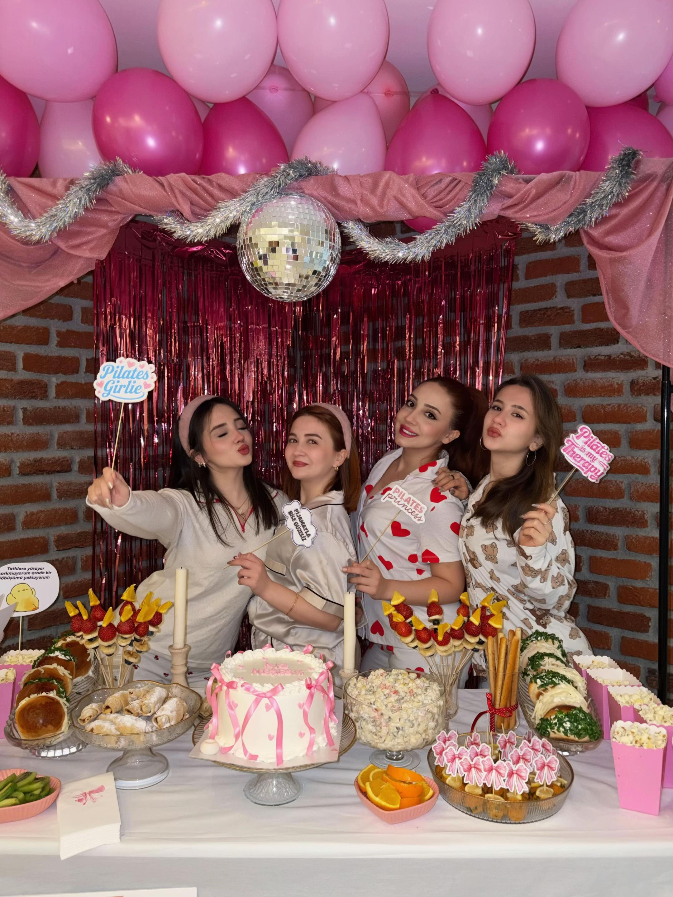 @B&uuml;şra &Ouml;zdemir