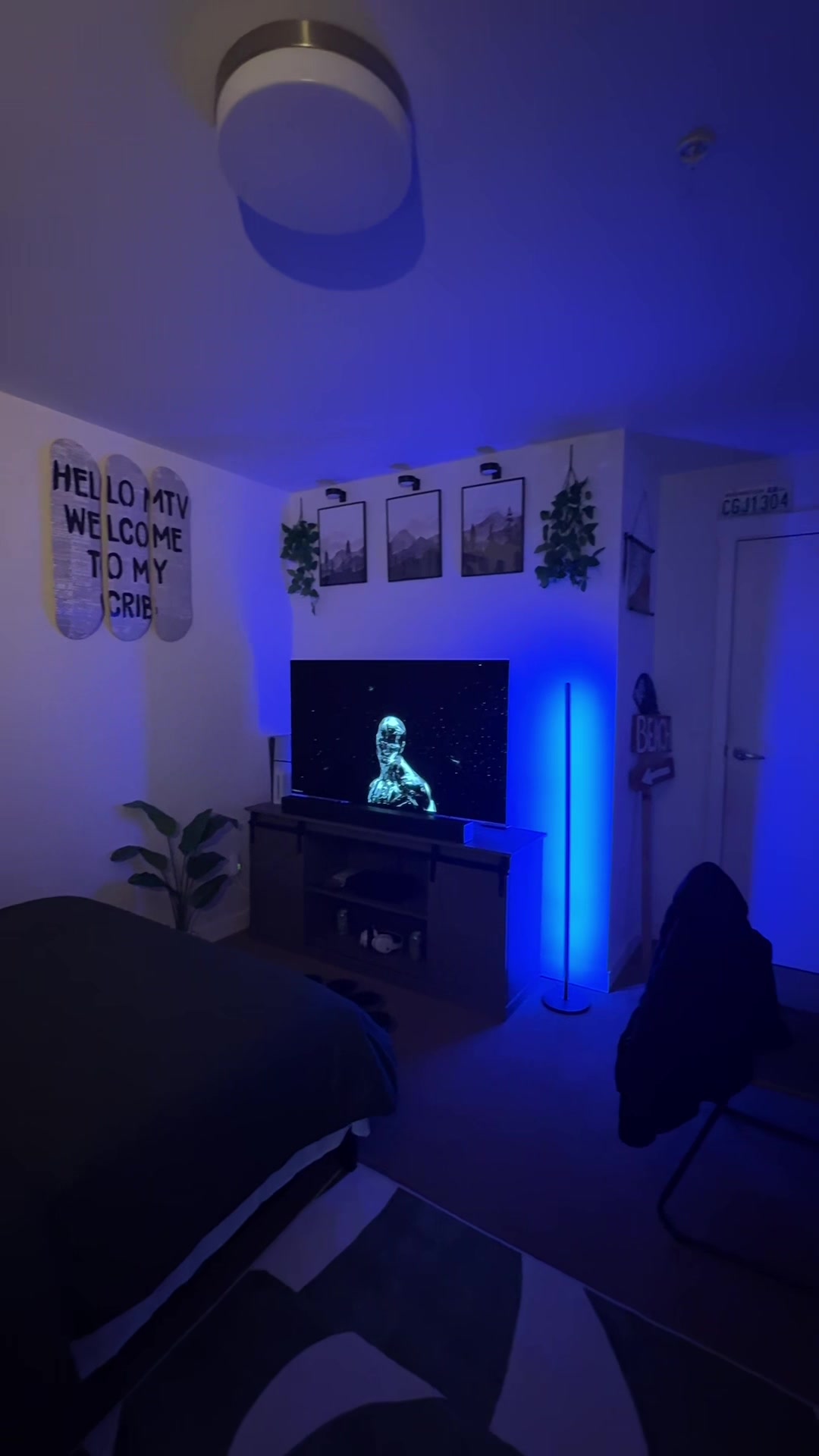 @Alonewlrd