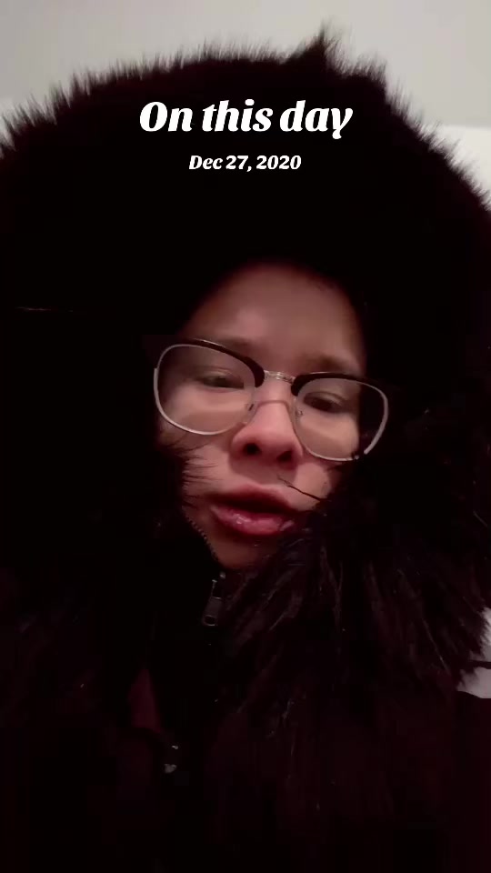 @annieneevee