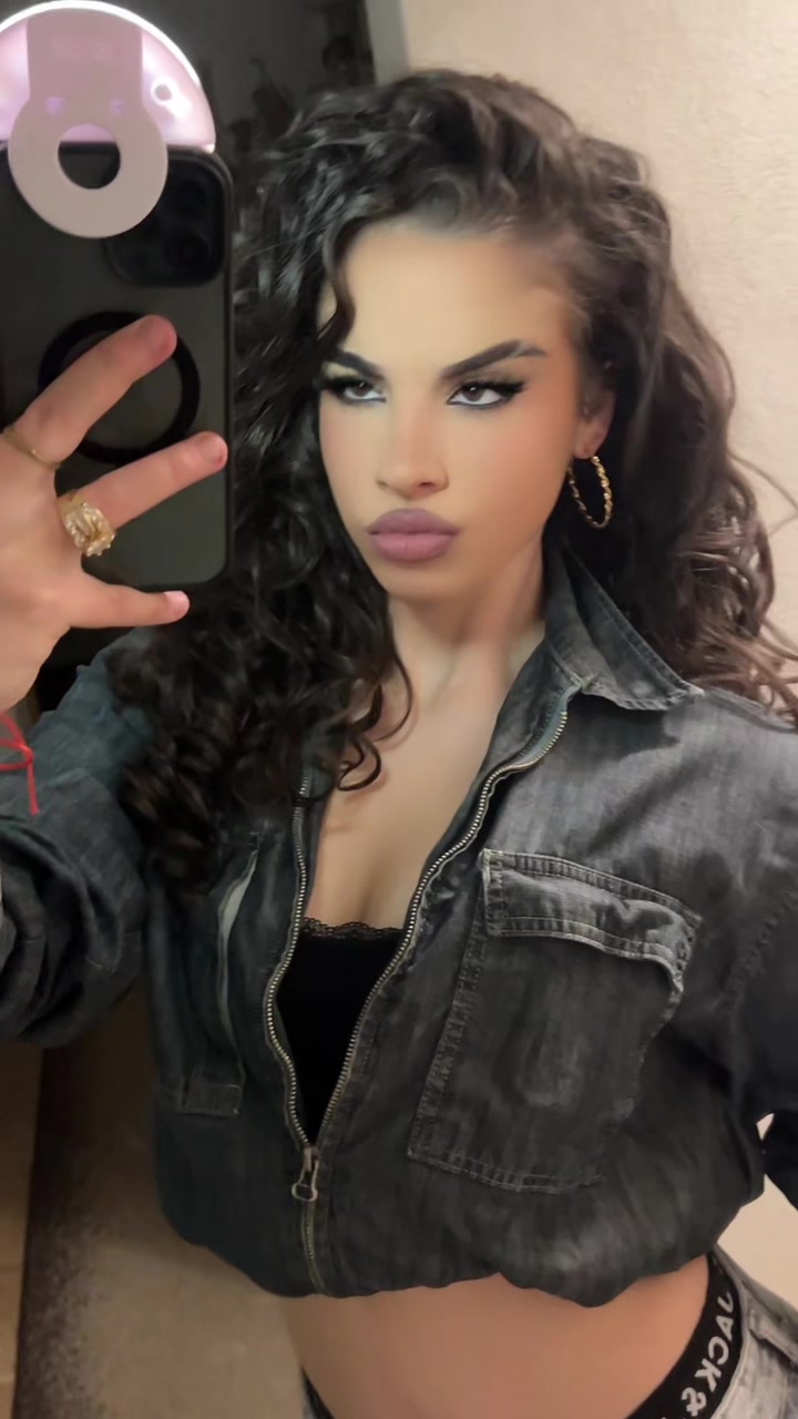 @𝑽𝒂𝒍𝒆💋
