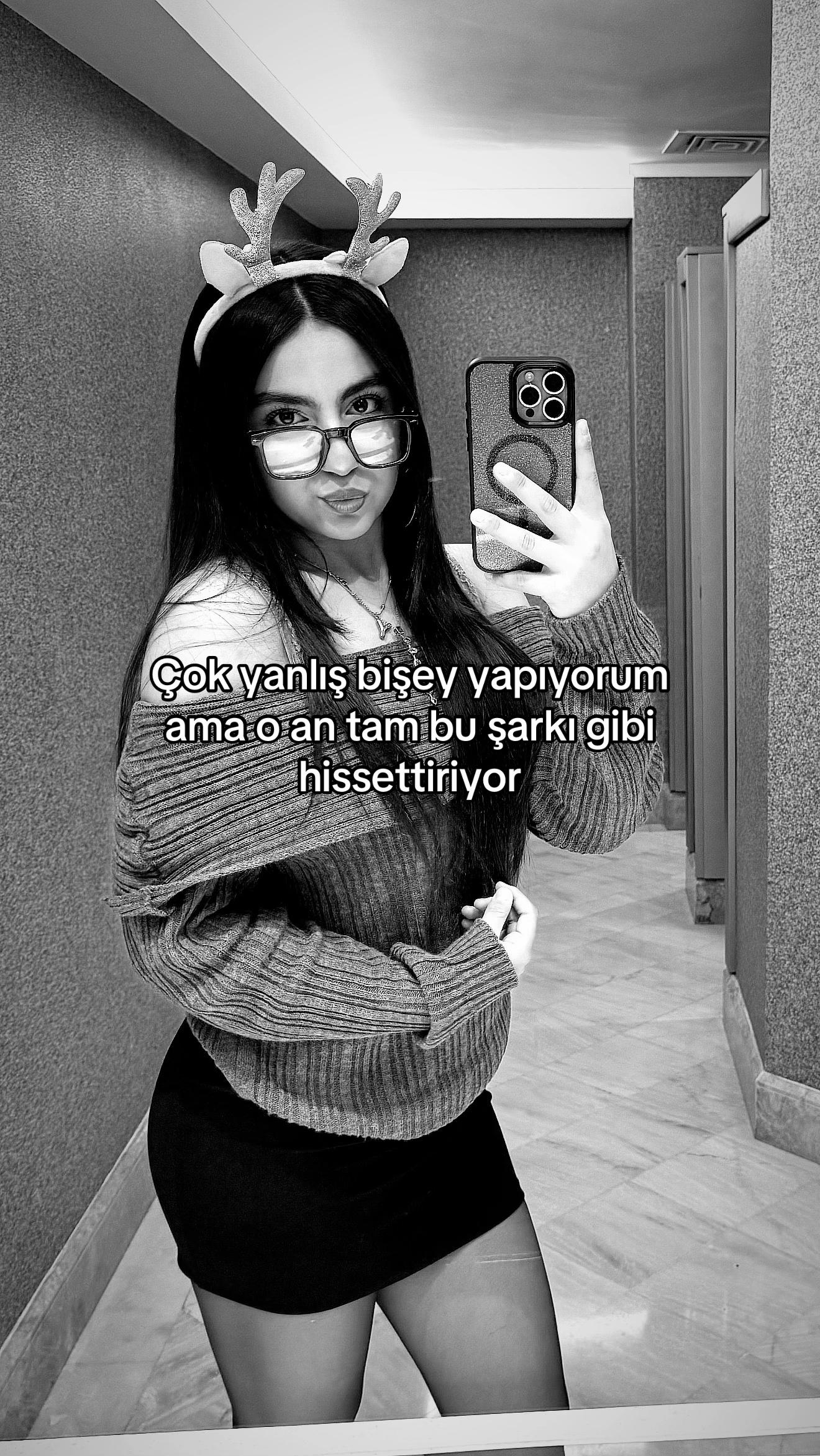 @🪩