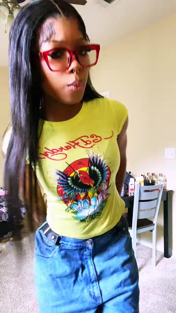 @layiah 💋