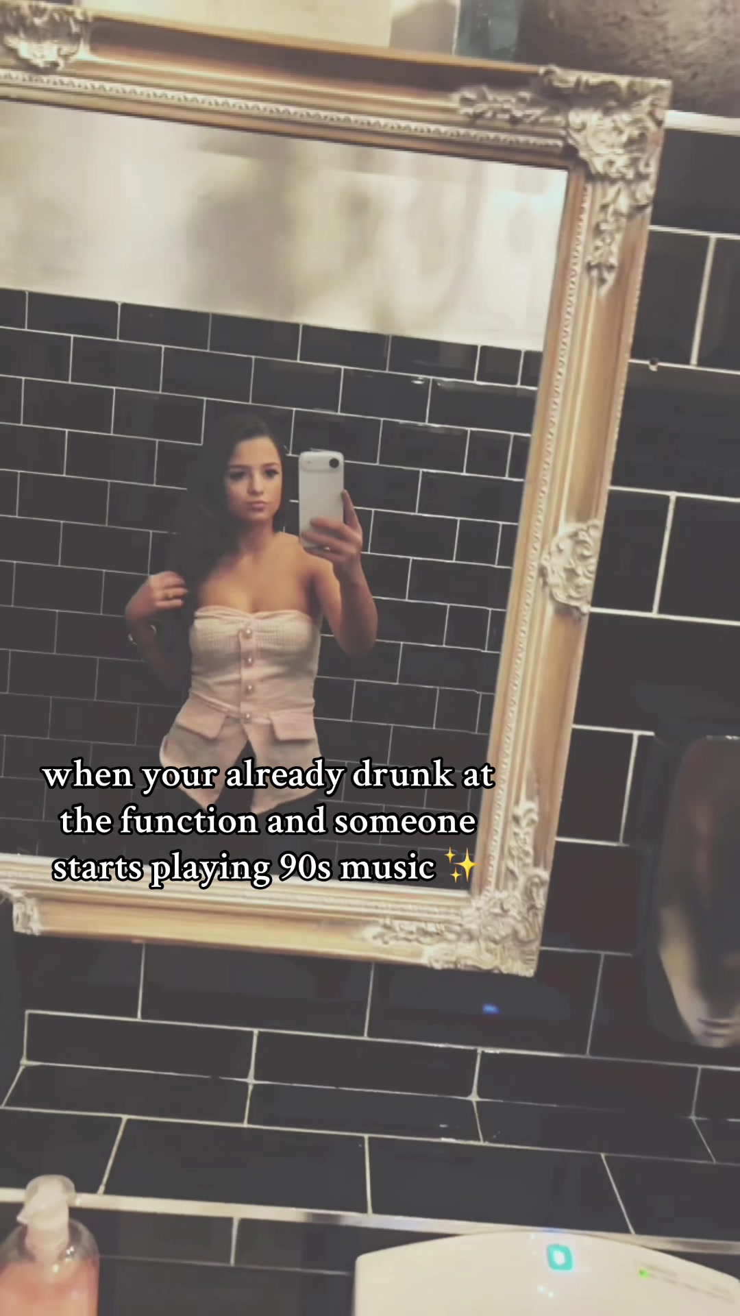 @olivia rhodesꨄ