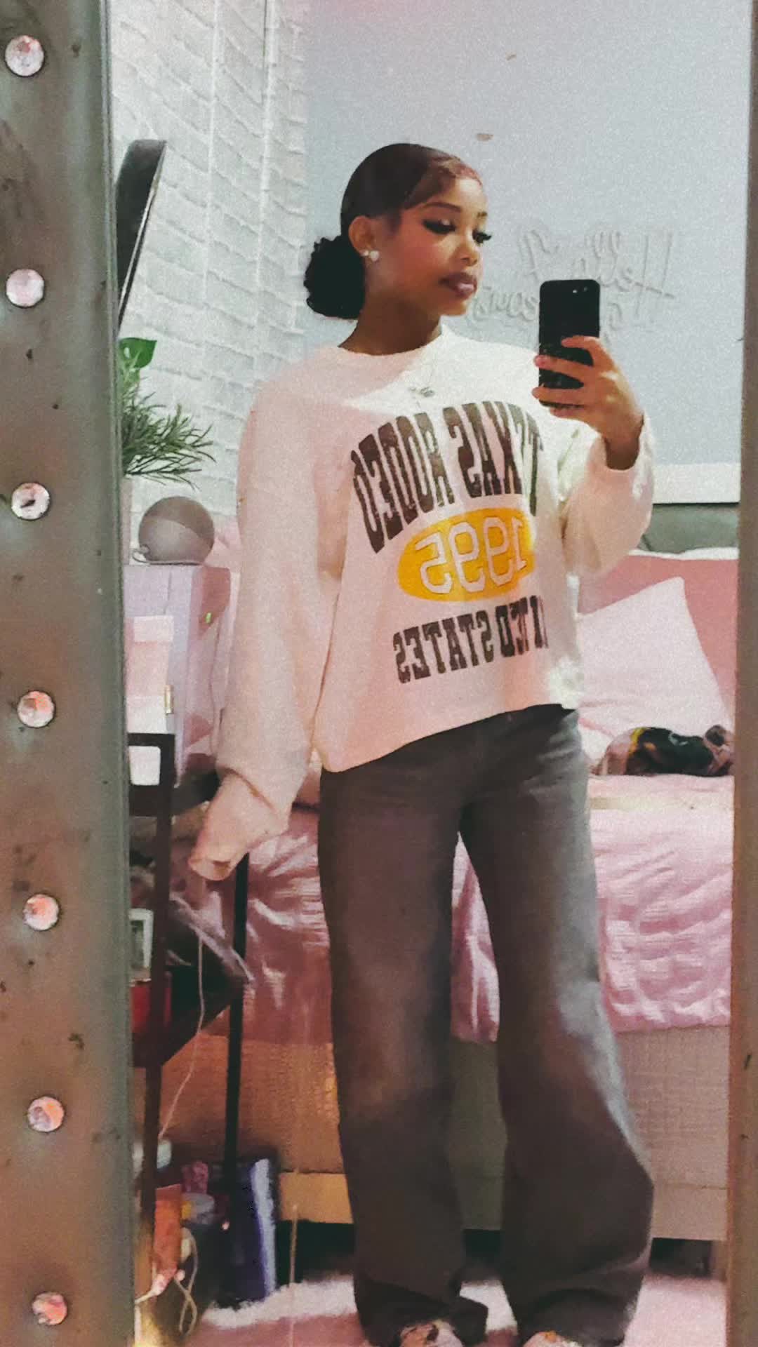 @𝐤𝐦𝐨𝐧𝐞𝐲