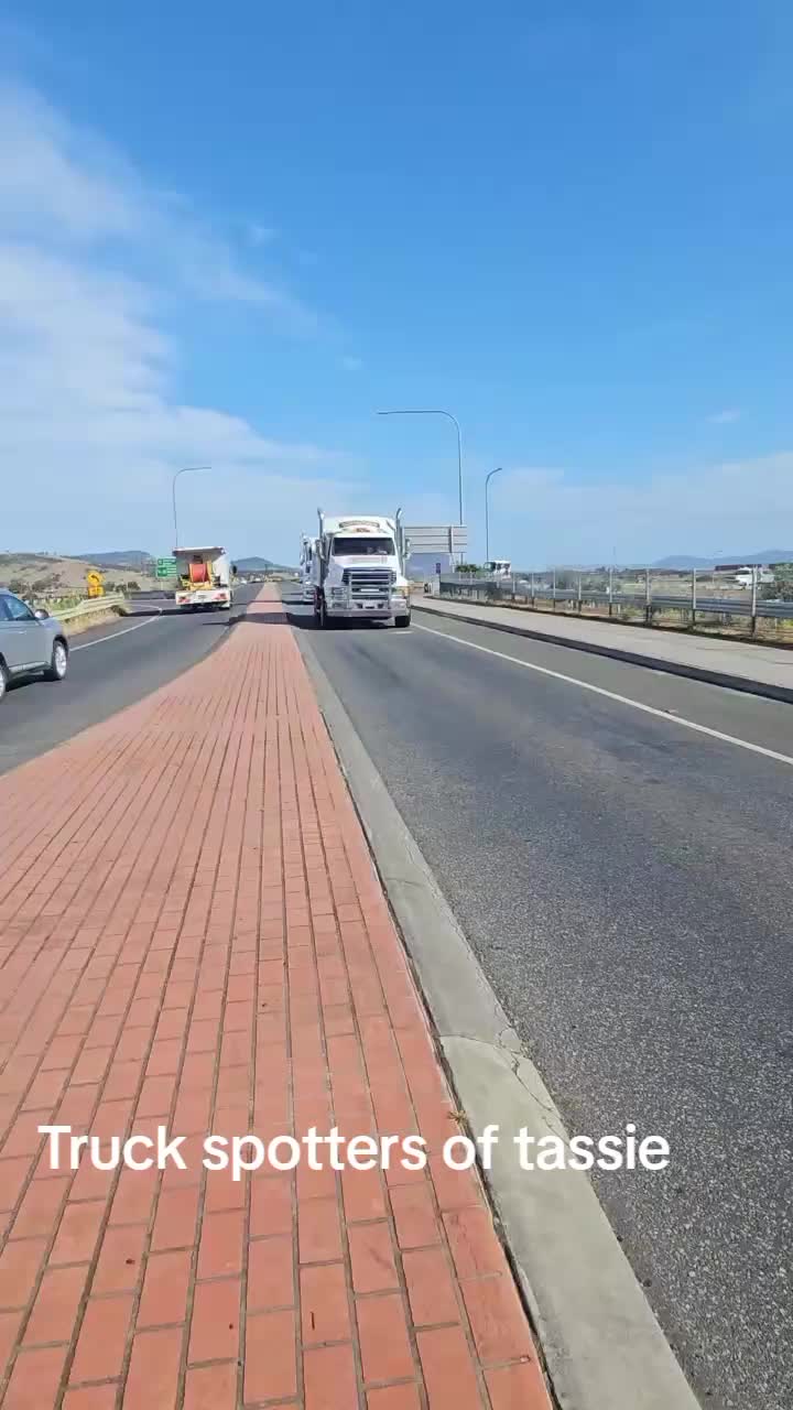 @Truck spotters of tassie