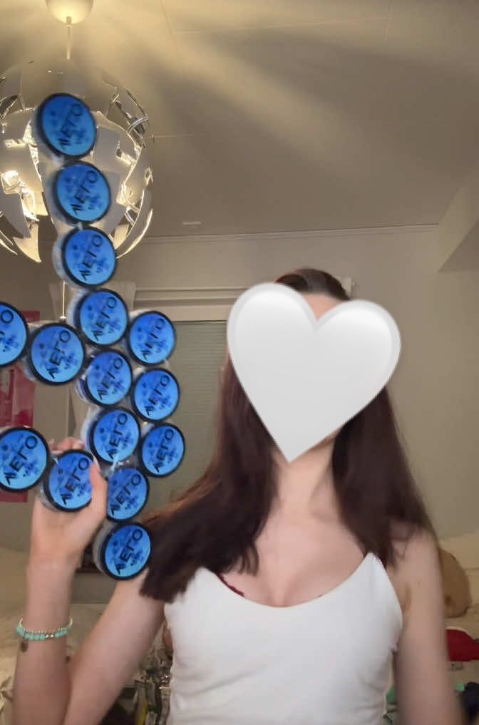 @😙🫰