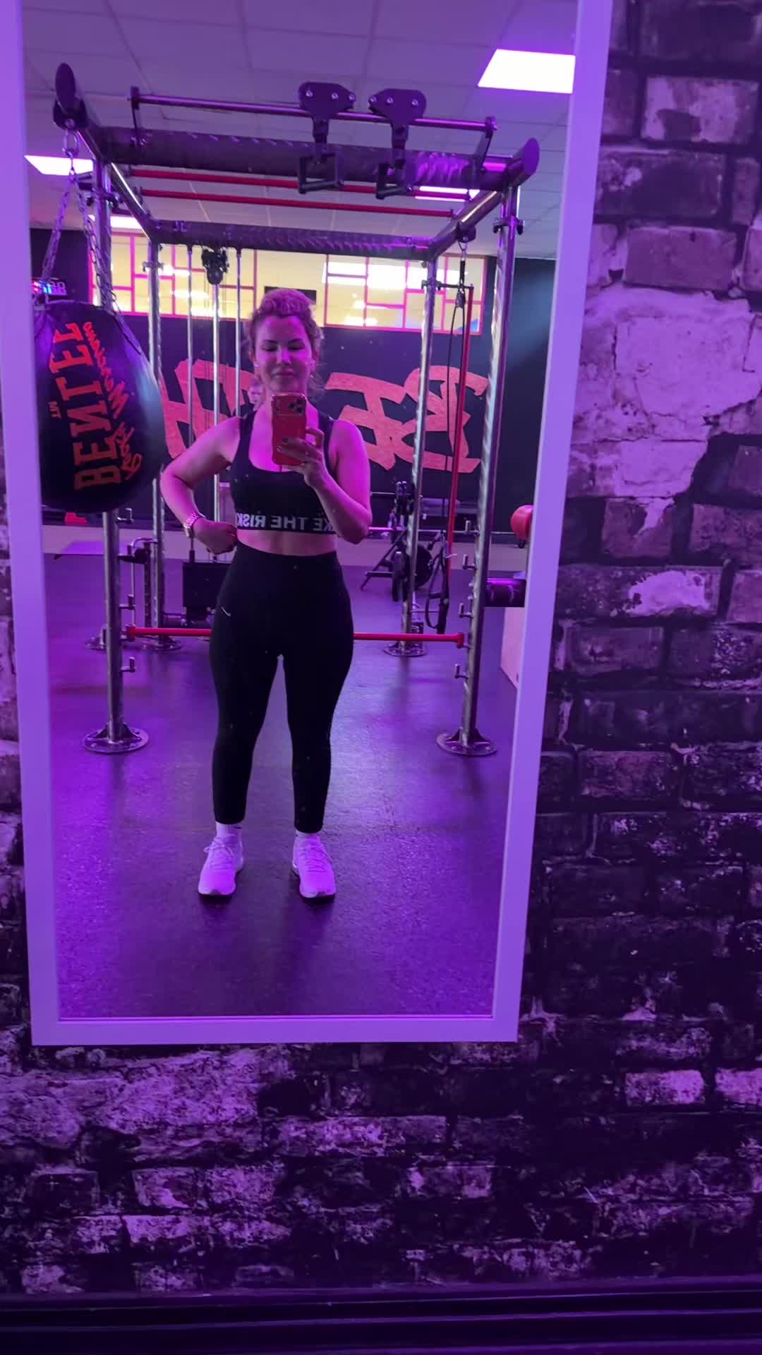 @Emoş💗