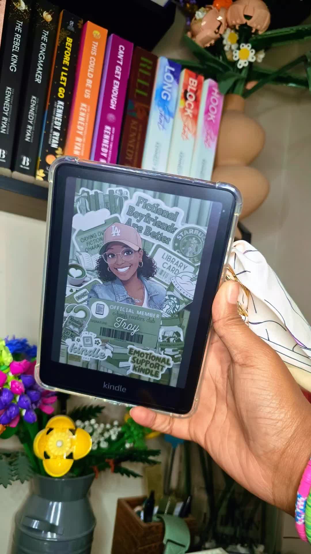 @Troy's Bookshelf 📚🌻🤎