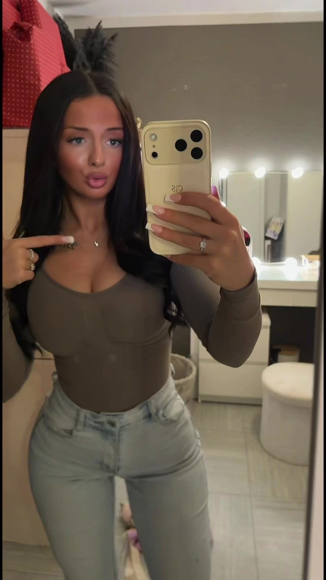 @𝐂anel
