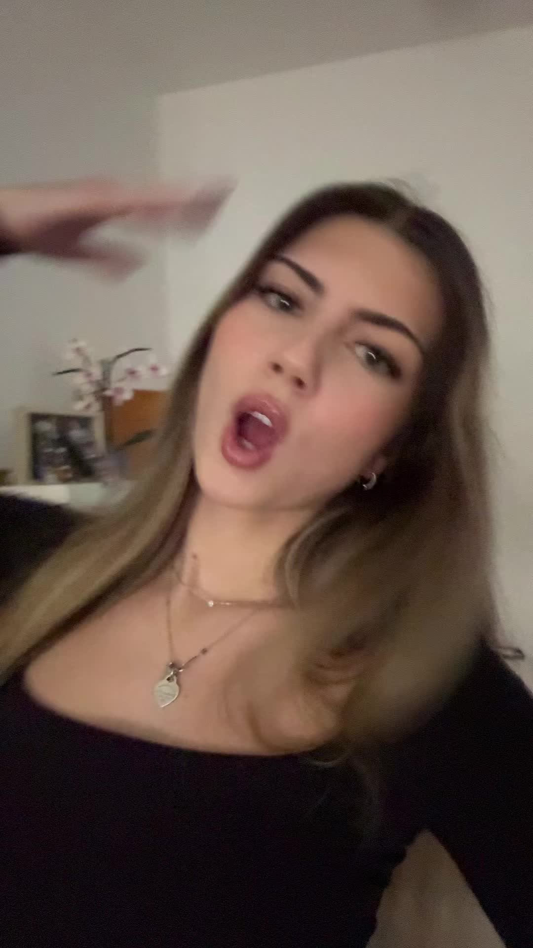 @hanni