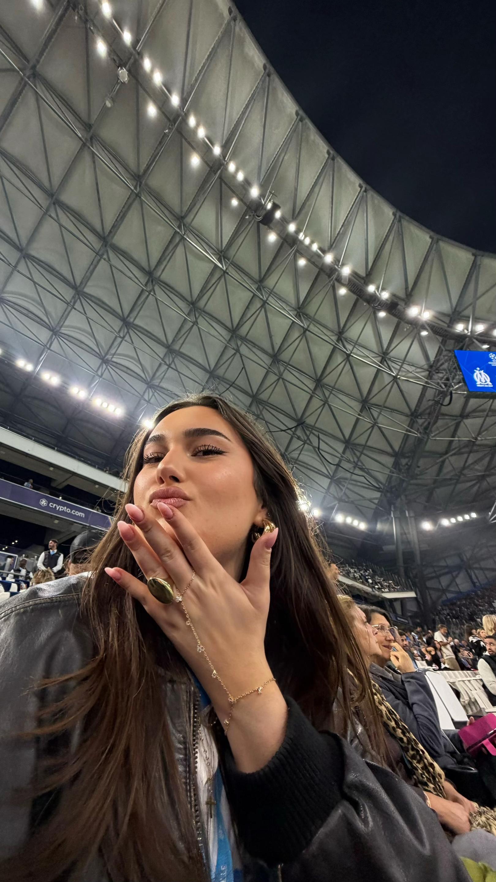 @RafaelaPnishi