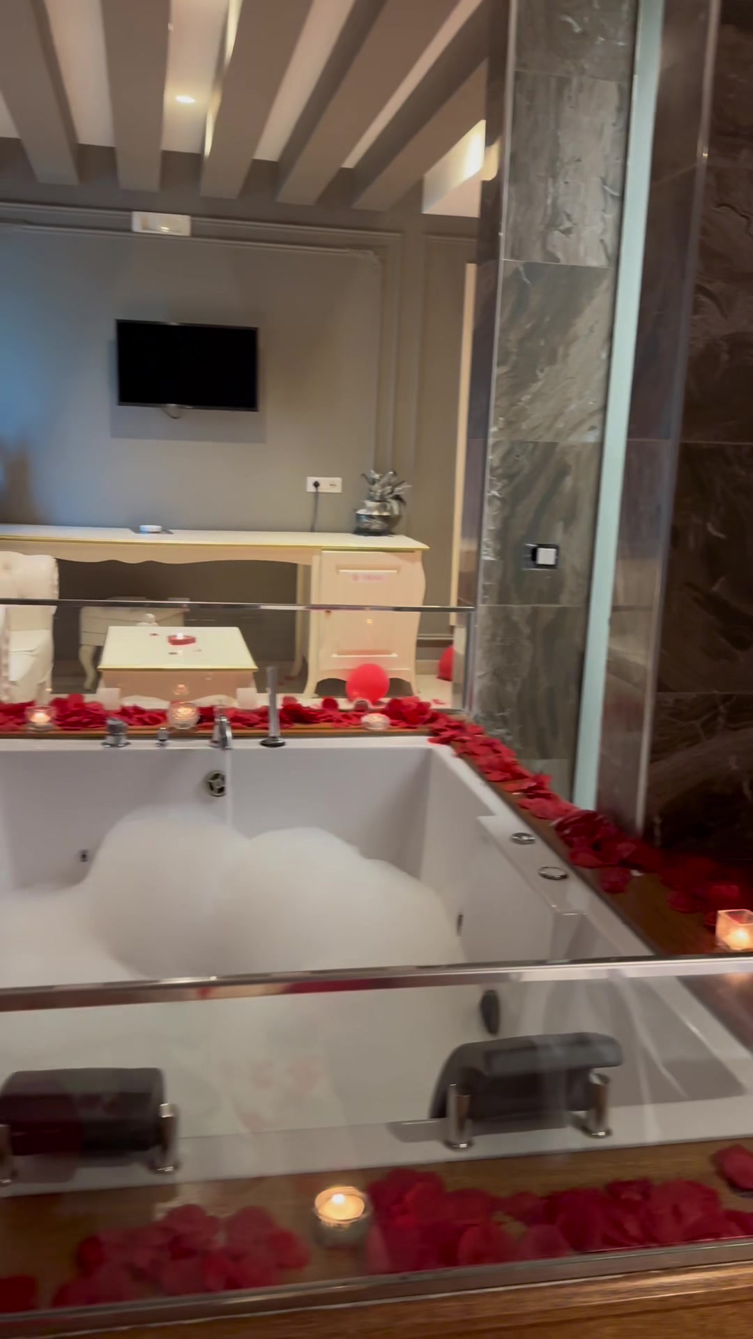 @hoteldaku