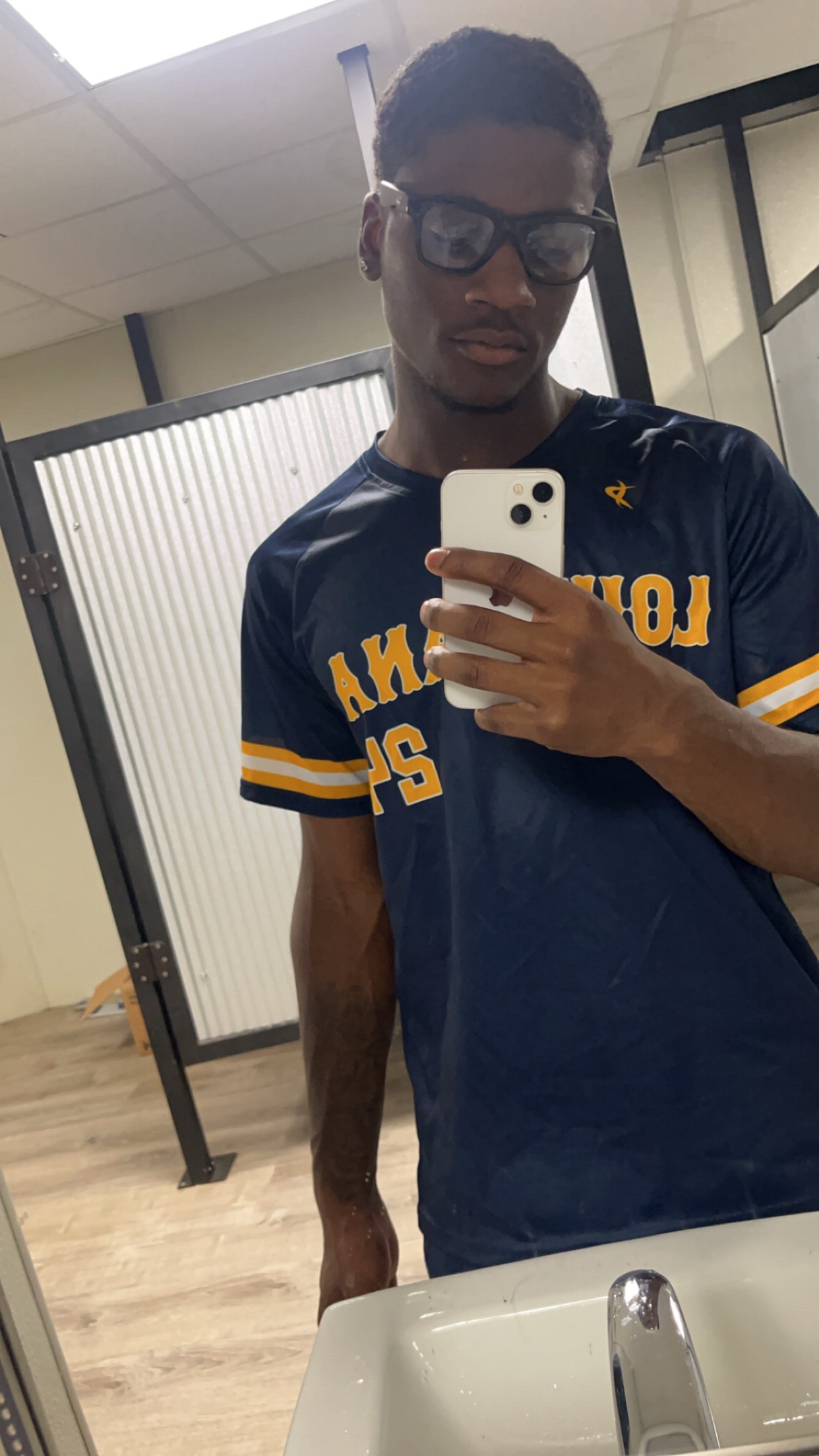 @👨🏾&zwj;🦱