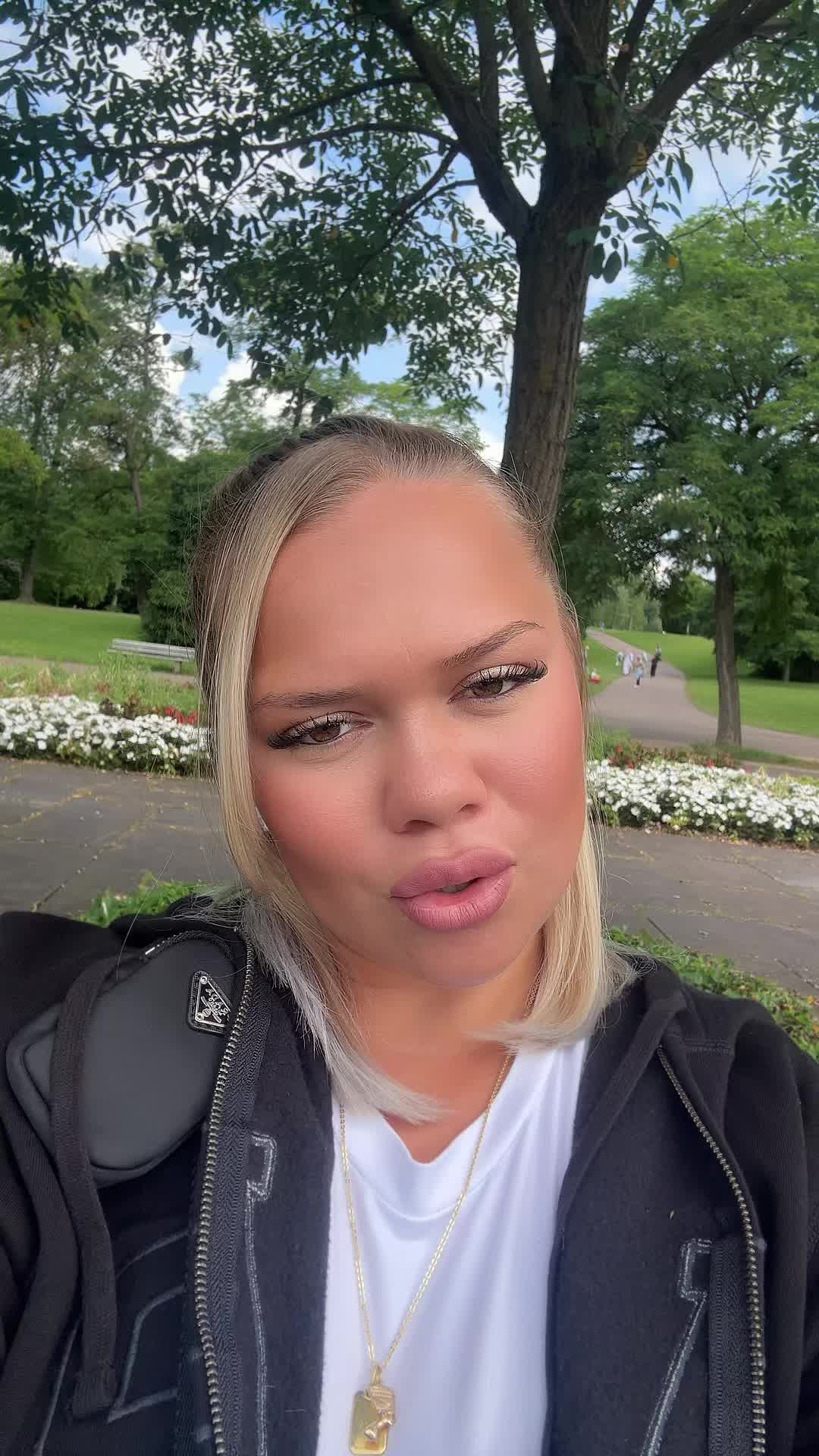 @𝐿 𝐴 𝑈 𝑅 𝐴
