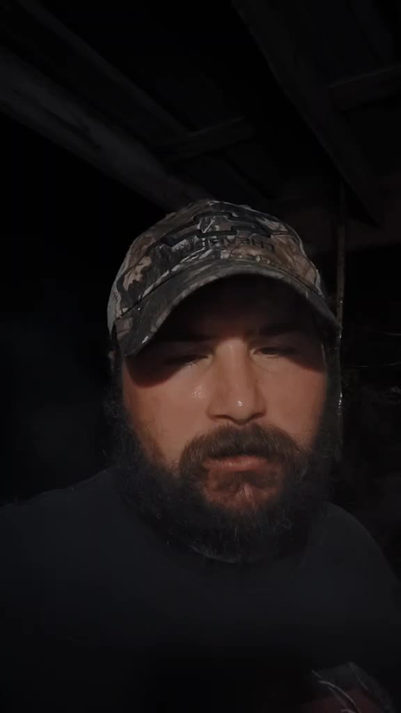 @👑 FAMOUSREDNECK👑