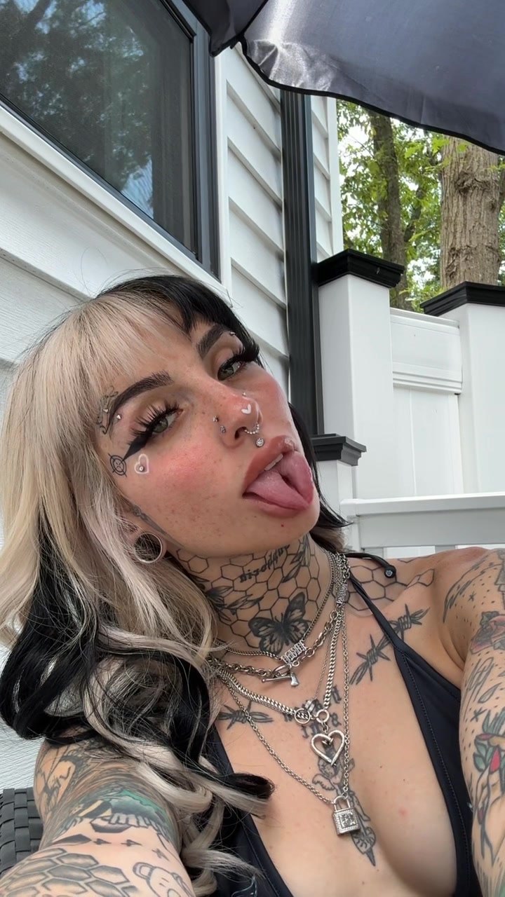 @𝔠𝔯𝔲𝔢𝔩𝔩𝔞 ♡