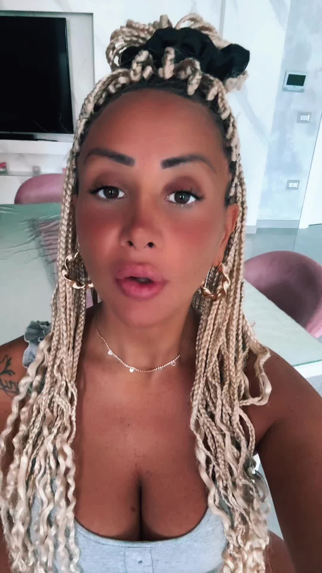@Ramona Brandi86