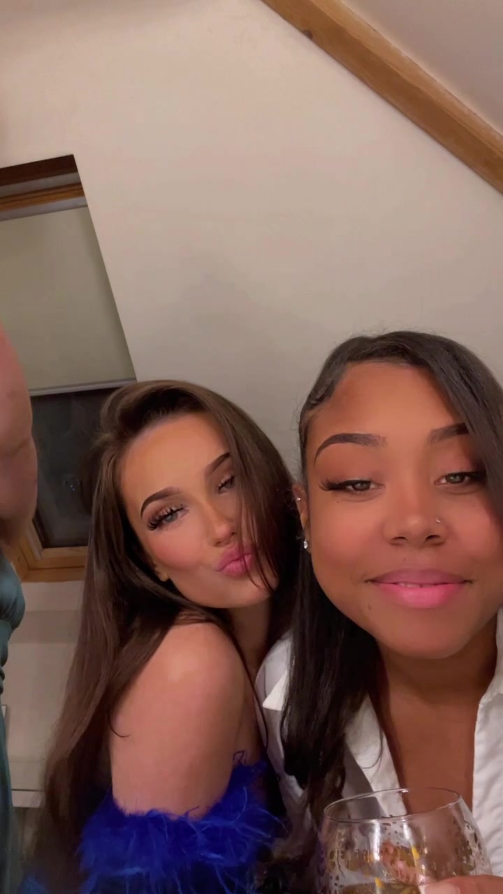 @Clarabella