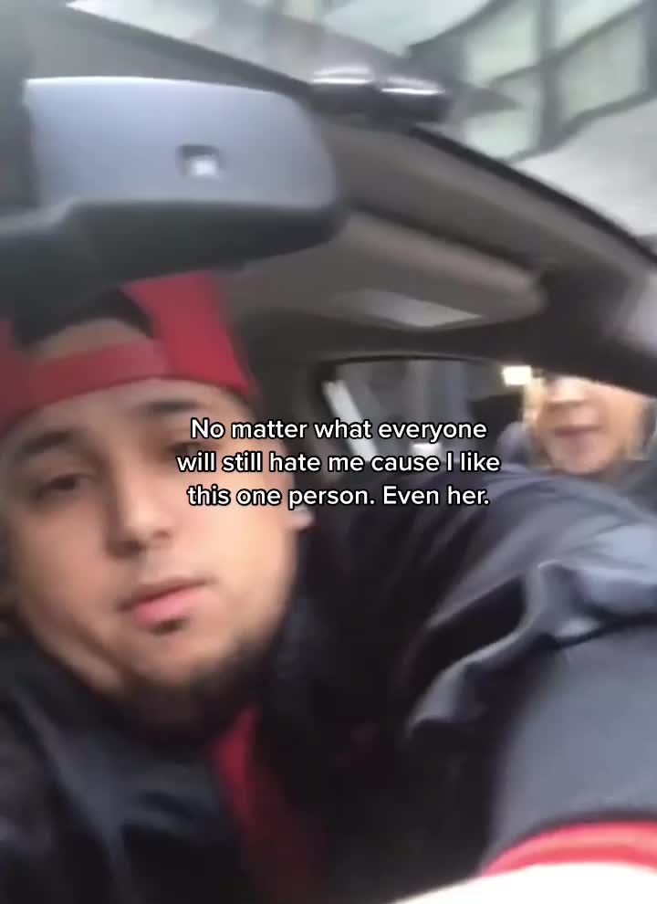 @🦦