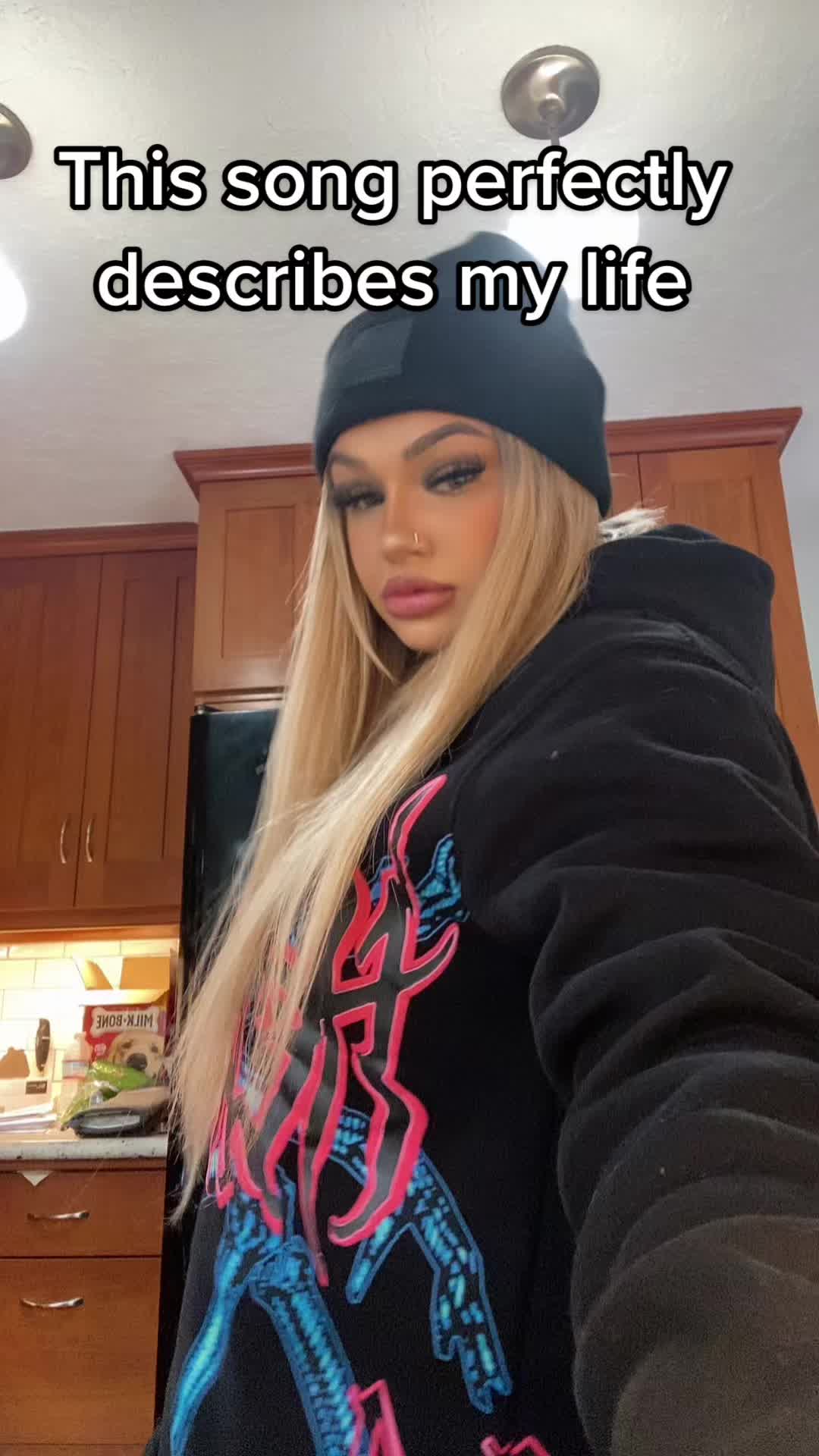 @4l3x4ndr14__