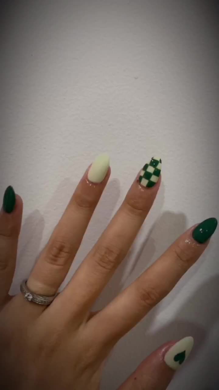 @geeznails
