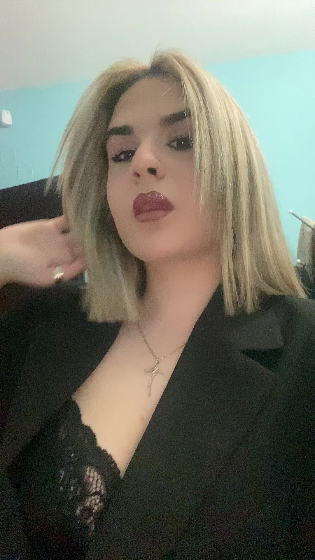@elena.