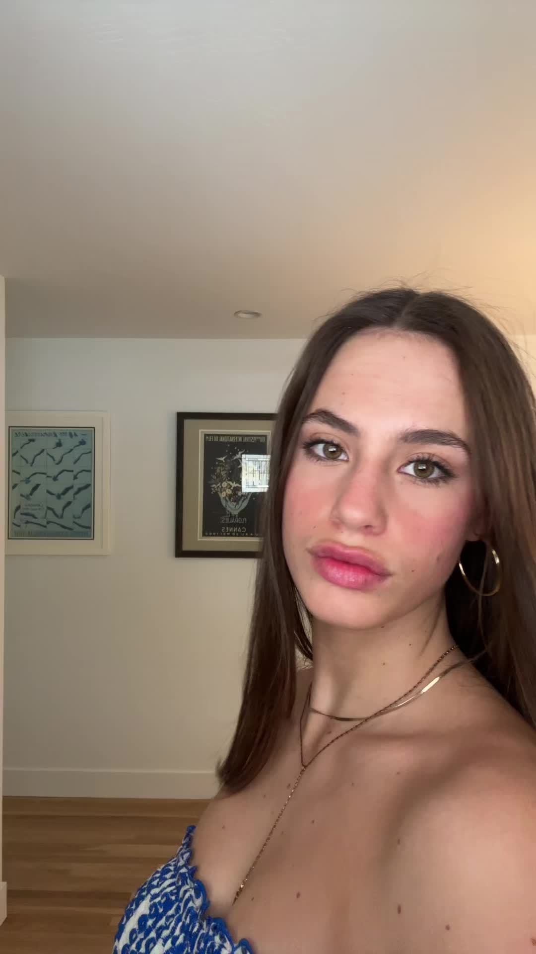 @🫢