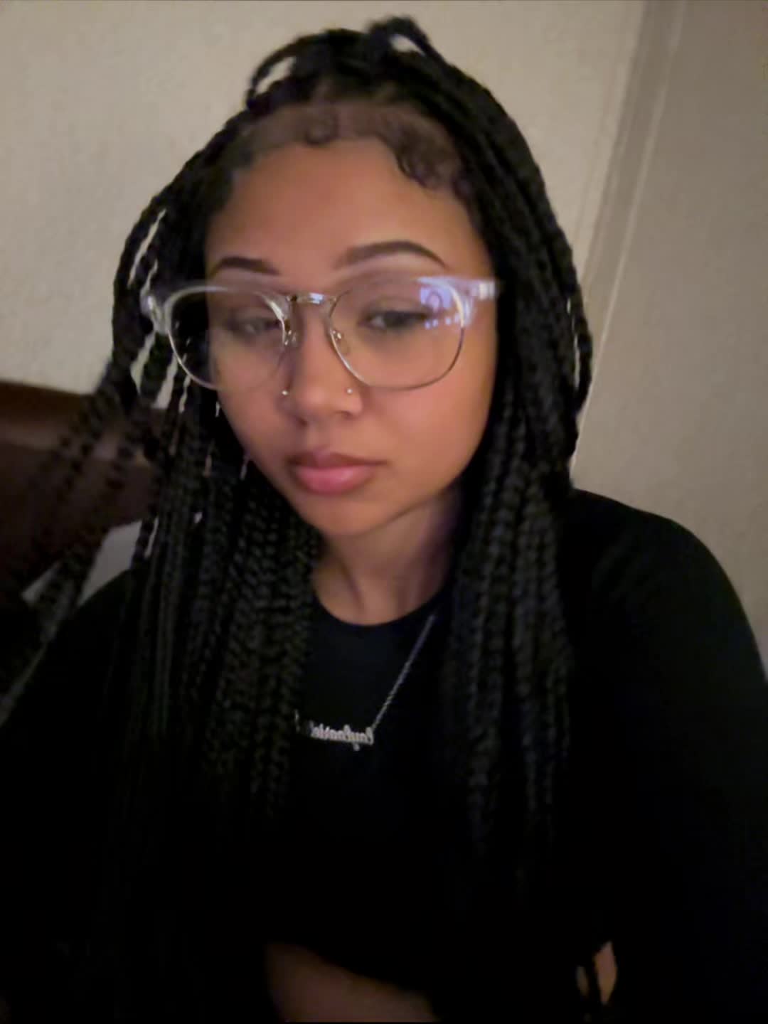 @<33