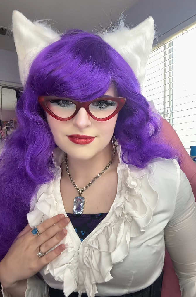 i love cosplaying rarity as a human | anna!🎉 (@r0xann3wolf)