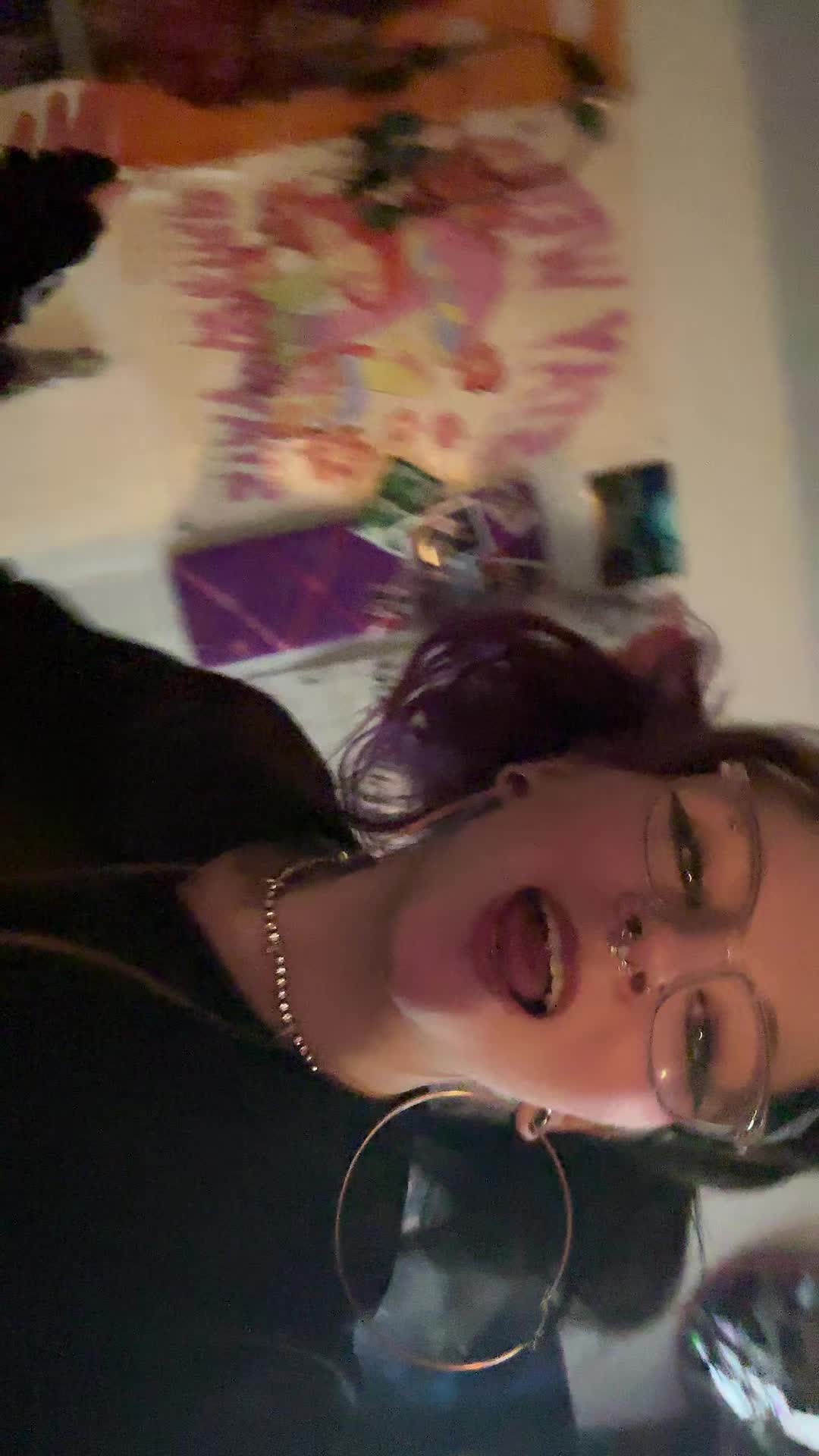 @😻