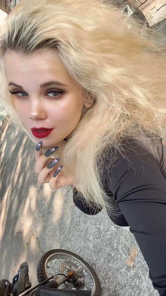 @Анютик