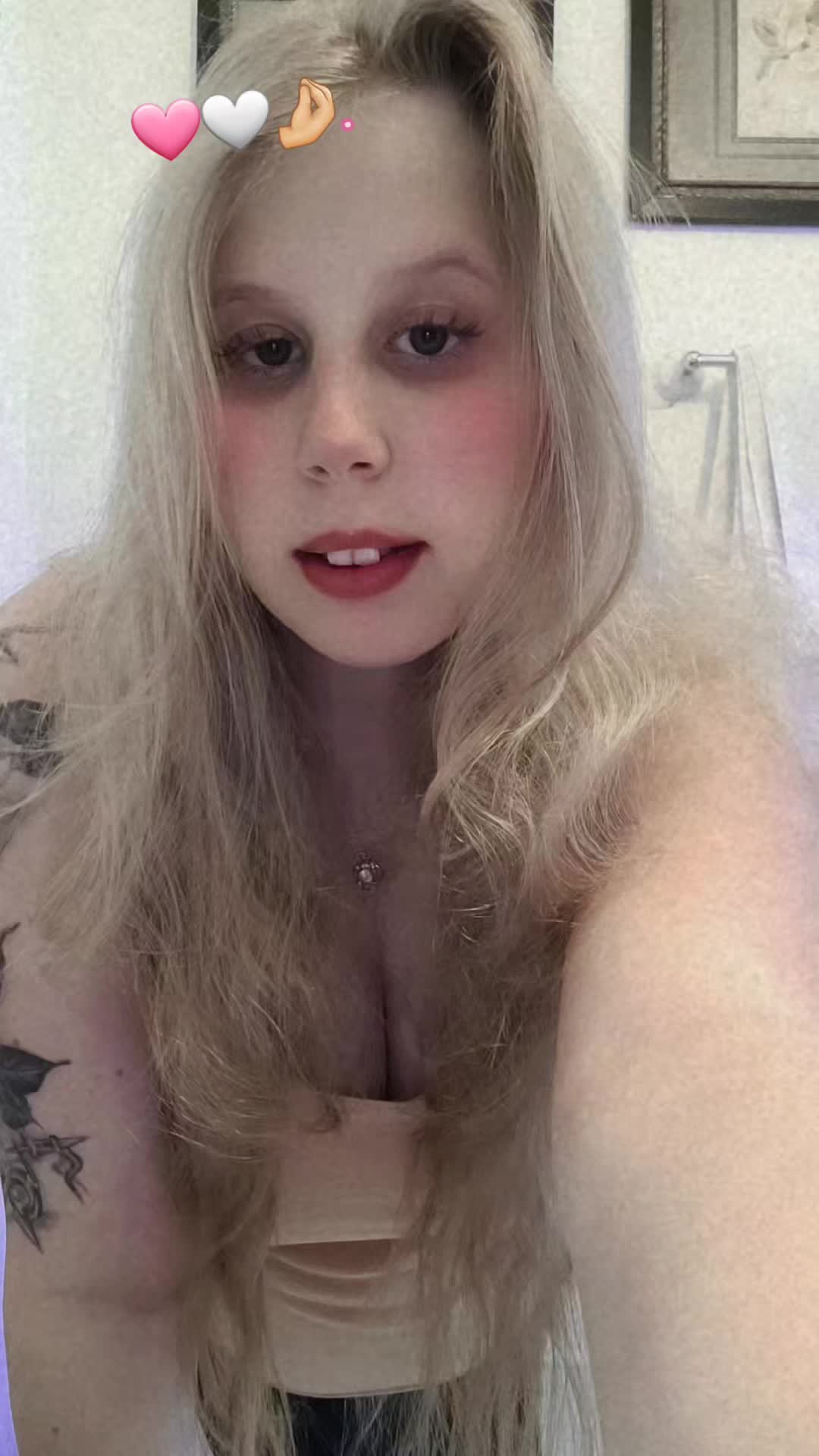 @BunnyyXoo🤍💋🐇