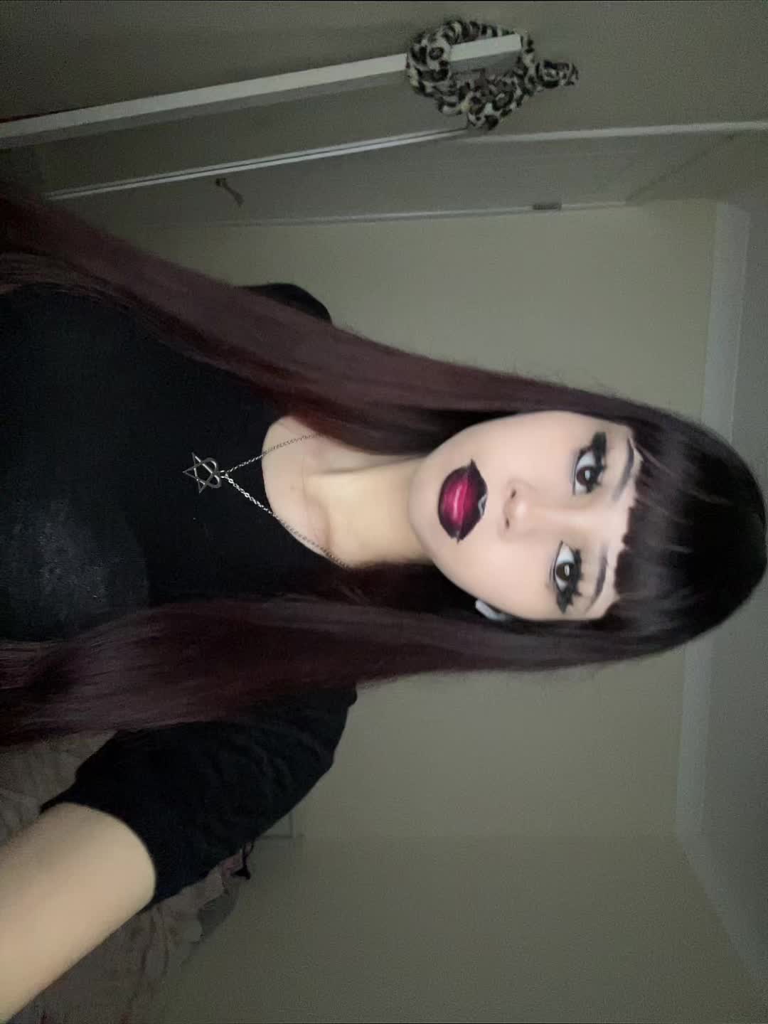 @𝔇𝔞𝔫𝔦𝔢𝔩𝔩𝔞 🧛🏻&zwj;♀️🦇