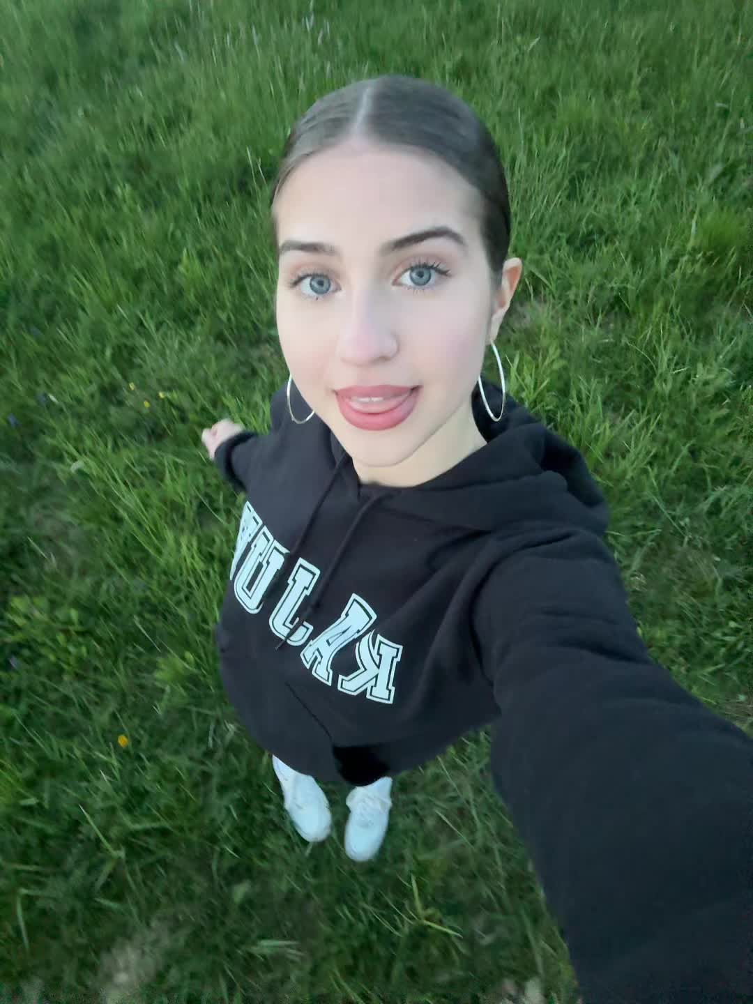 @𝐾𝑙𝑎𝑟𝑎 𝐽𝑎𝑚𝑛𝑖𝑘𝑎𝑟